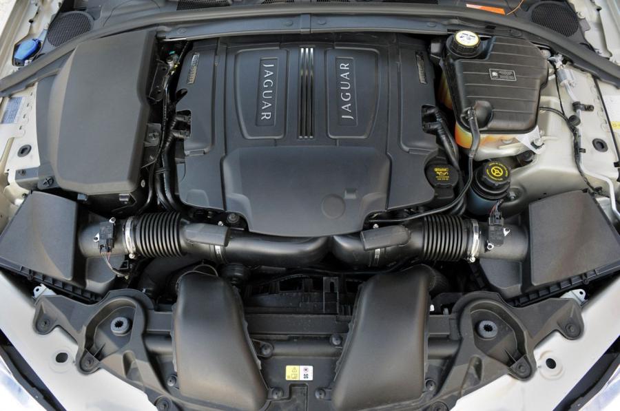  Jaguar XF Supercharged 2010 года  (фото 35 из 56)